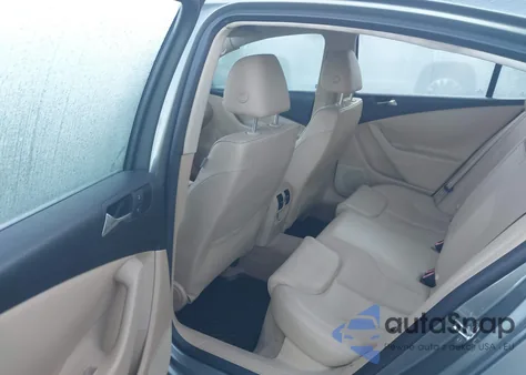 2007 Volkswagen Passat 2.0T/Wolfsburg Edition from USA, damaged, VIN WVWAK73C17P009000